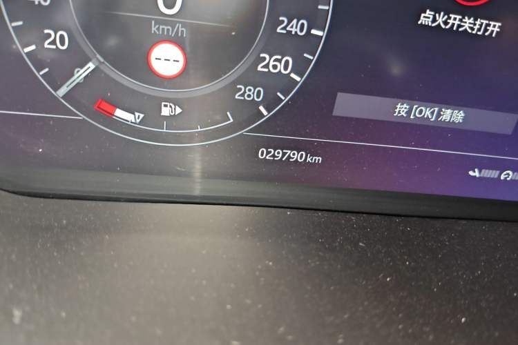 Used Land Rover Range Evoque 2020 249 PS R-DYNAMIC SE Sport Technology Edition Odometer Close Up