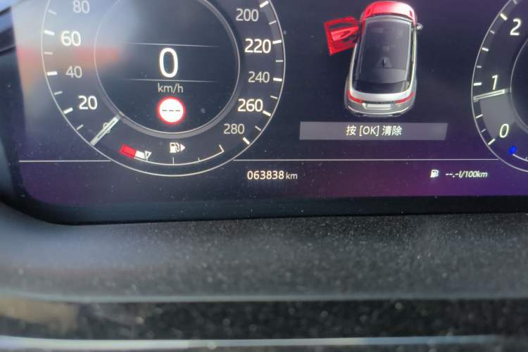 Used Land Rover Range Evoque 2020 249 PS R-DYNAMIC S Sport Edition Odometer Close Up