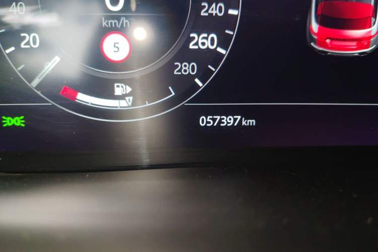 Used Land Rover Range Evoque 2020 249 PS R-DYNAMIC SE Sport Technology Edition Odometer Close Up