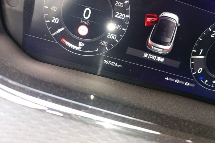 Used Land Rover Range Evoque 2020 249 PS R-DYNAMIC S Sport Edition Odometer Close Up