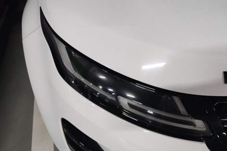 Used Land Rover Range Evoque 2020 249 PS R-DYNAMIC SE Sport Technology Edition Right Front Headlight