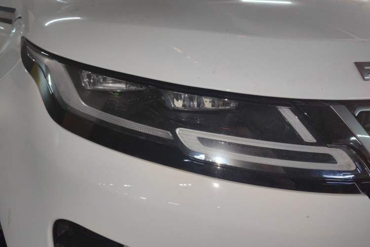 Used Land Rover Range Evoque 2020 249 PS R-DYNAMIC SE Sport Technology Edition Right Front Headlight