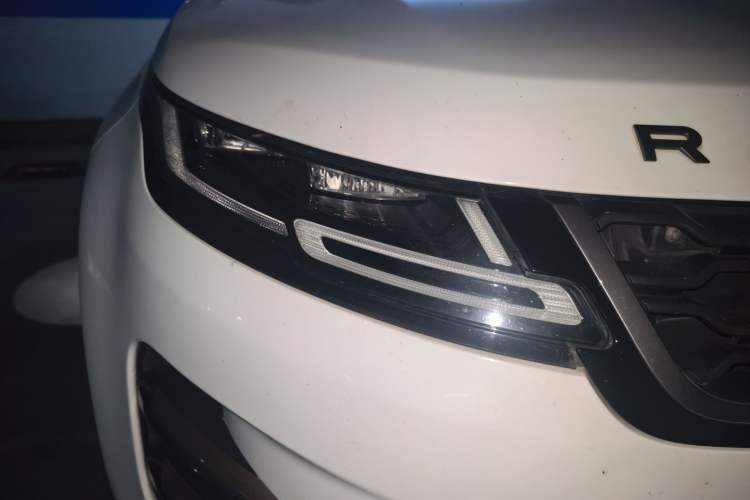Used Land Rover Range Evoque 2020 249 PS R-DYNAMIC SE Sport Technology Edition Right Front Headlight