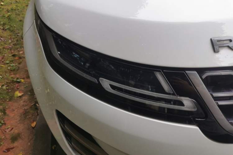 Used Land Rover Range Evoque 2020 249 PS R-DYNAMIC SE Sport Technology Edition Right Front Headlight