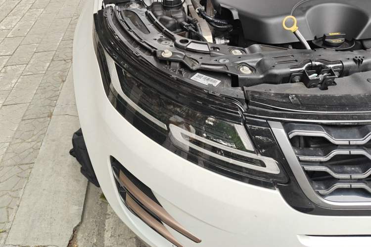 Used Land Rover Range Evoque 2020 249 PS R-DYNAMIC SE Sport Technology Edition Right Front Headlight