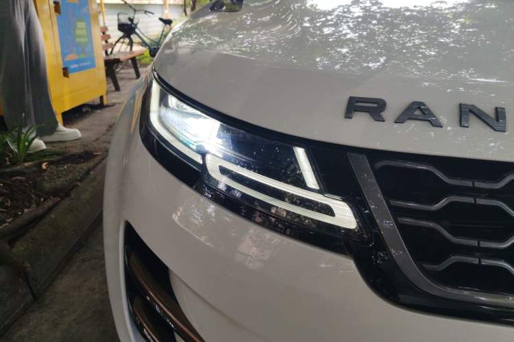 Used Land Rover Range Evoque 2020 249 PS R-DYNAMIC SE Sport Technology Edition Right Front Headlight