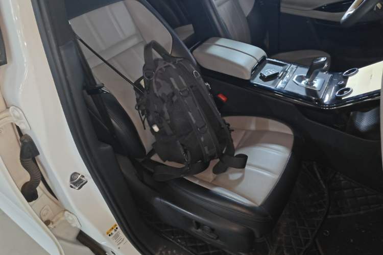 Used Land Rover Range Evoque 2020 249 PS R-DYNAMIC SE Sport Technology Edition Right Front Seat