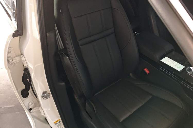 Used Land Rover Range Evoque 2020 249 PS R-DYNAMIC S Blackened Sport Technology Edition Right Front Seat