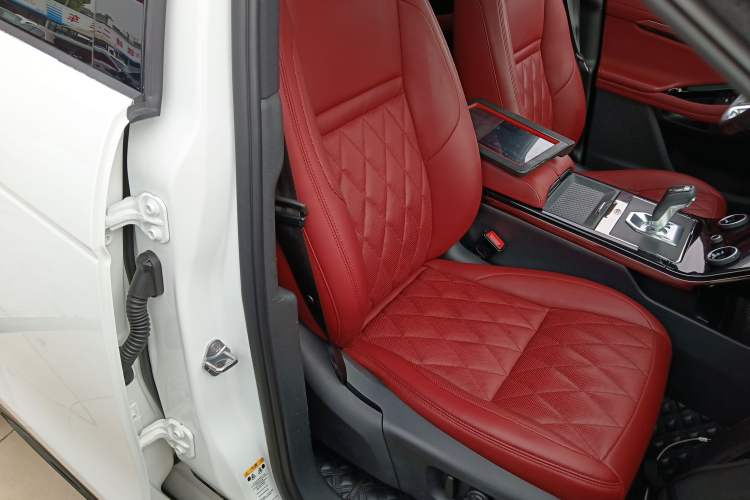 Used Land Rover Range Evoque 2020 249 PS R-DYNAMIC SE Sport Technology Edition Right Front Seat