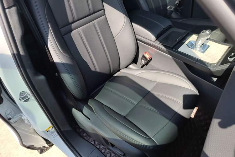 Used Land Rover Range Evoque 2020 249 PS R-DYNAMIC S Sport Edition Right Front Seat