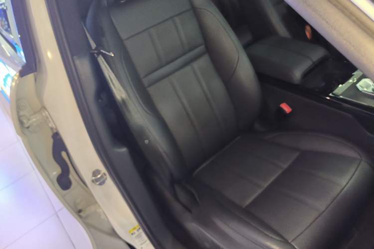 Used Land Rover Range Evoque 2020 249 PS R-DYNAMIC S Sport Edition Right Front Seat