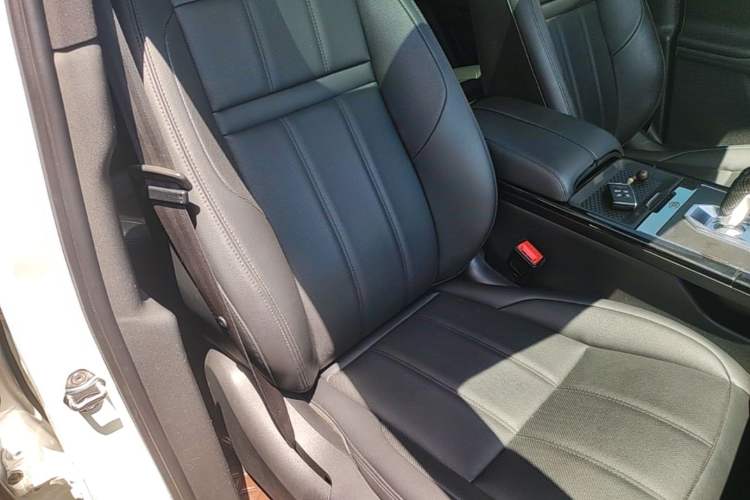 Used Land Rover Range Evoque 2020 249 PS R-DYNAMIC S Sport Edition Right Front Seat