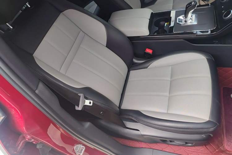 Used Land Rover Range Evoque 2020 249 PS R-DYNAMIC S Sport Edition Right Front Seat