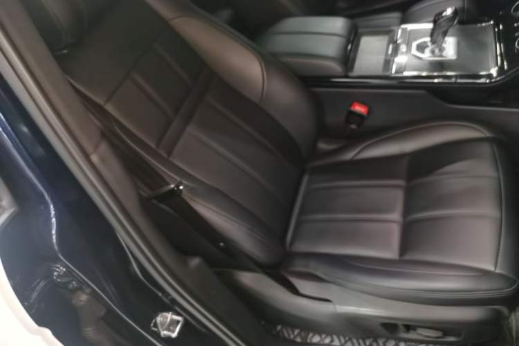 Used Land Rover Range Evoque 2020 249 PS R-DYNAMIC S Sport Edition Right Front Seat