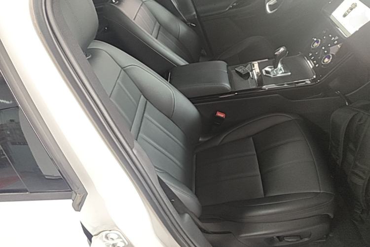 Used Land Rover Range Evoque 2020 249 PS R-DYNAMIC S Black Edition Sport Version Right Front Seat