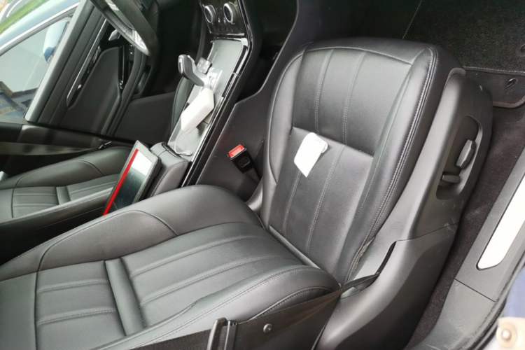 Used Land Rover Range Evoque 2020 249 PS R-DYNAMIC S Sport Edition Right Front Seat