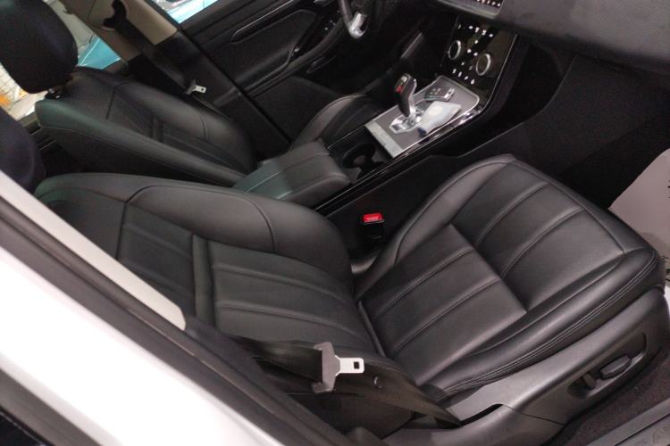 Used Land Rover Range Evoque 2020 249 PS Youth Edition Right Front Seat