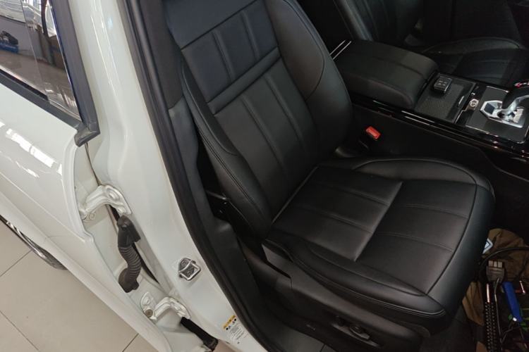 Used Land Rover Range Evoque 2020 249 PS R-DYNAMIC SE Sport Technology Edition Right Front Seat