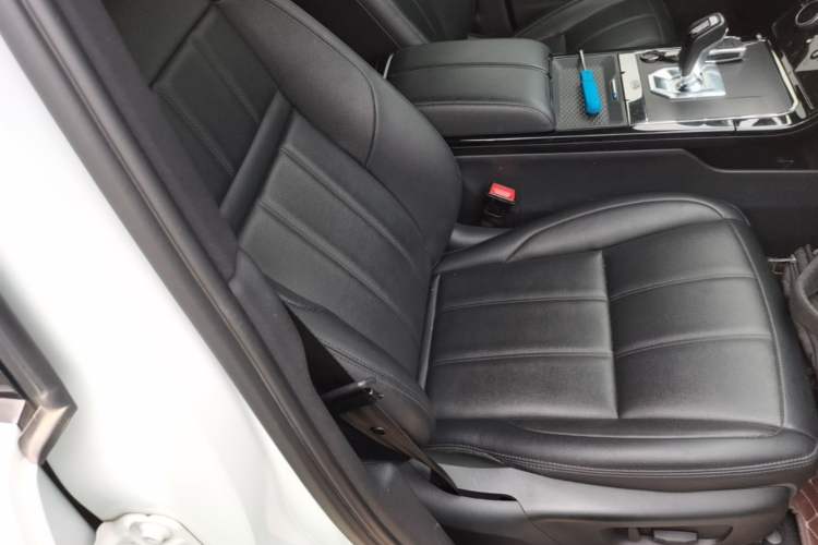 Used Land Rover Range Evoque 2020 249 PS R-DYNAMIC S Black Edition Sport Version Right Front Seat
