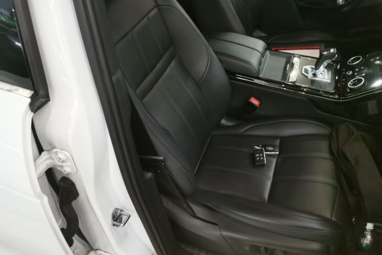 Used Land Rover Range Evoque 2020 249 PS R-DYNAMIC S Sport Edition Right Front Seat