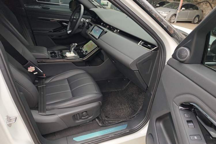 Used Land Rover Range Evoque 2020 249 PS R-DYNAMIC SE Sport Technology Edition Right Front Seat