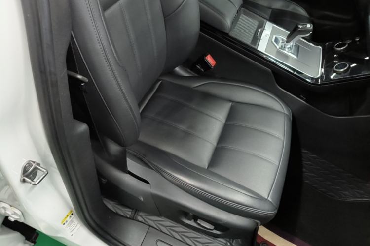 Used Land Rover Range Evoque 2020 249 PS Youth Edition Right Front Seat