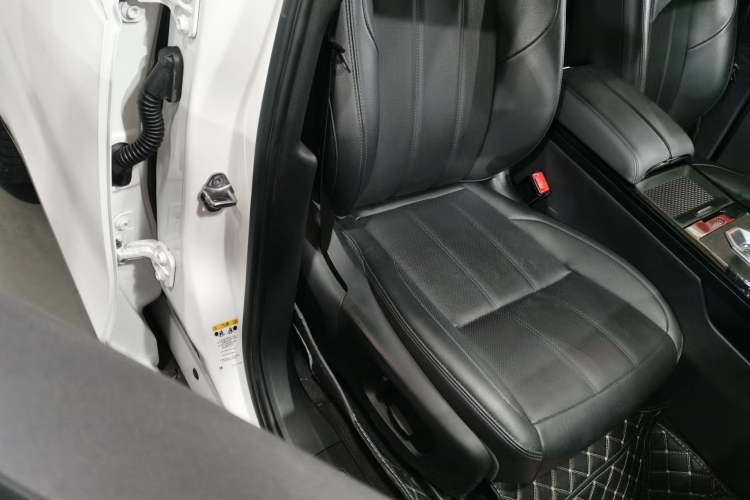 Used Land Rover Range Evoque 2020 249 PS R-DYNAMIC S Sport Edition Right Front Seat