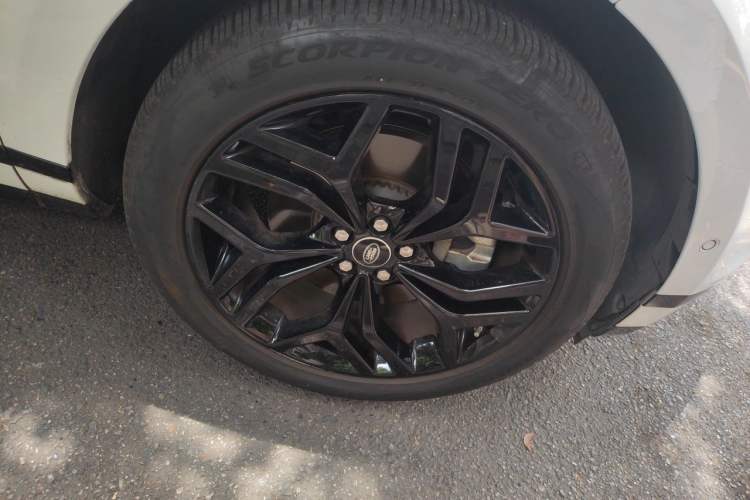 Used Land Rover Range Evoque 2020 249 PS R-DYNAMIC S Sport Edition Right Front Wheel Hub