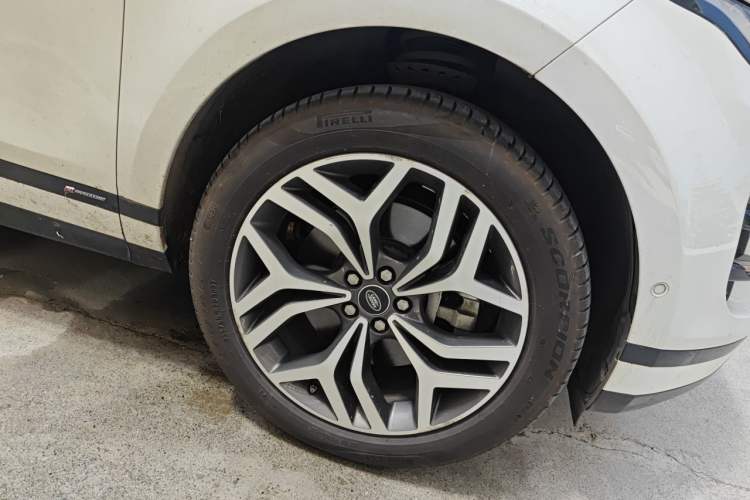 Used Land Rover Range Evoque 2020 249 PS R-DYNAMIC S Sport Edition Right Front Wheel Hub
