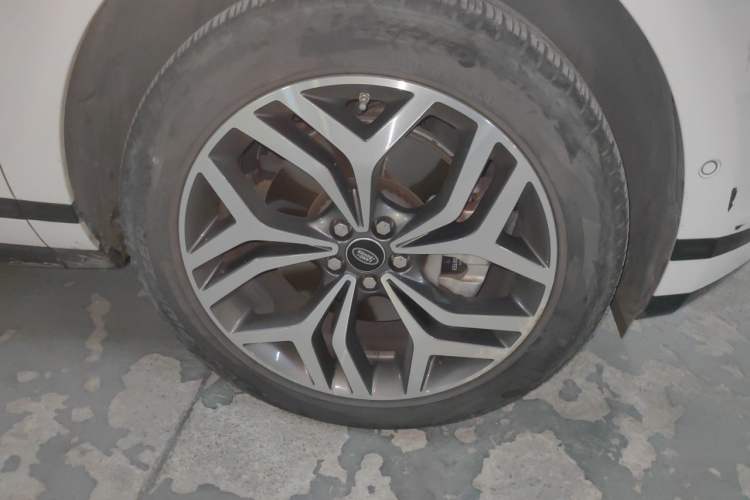 Used Land Rover Range Evoque 2020 249 PS R-DYNAMIC SE Sport Technology Edition Right Front Wheel Hub