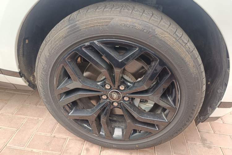 Used Land Rover Range Evoque 2020 249 PS R-DYNAMIC S First-Edition Sport Custom Edition Right Front Wheel Hub