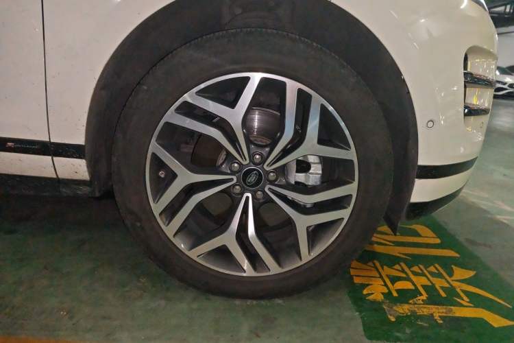 Used Land Rover Range Evoque 2020 249 PS R-DYNAMIC SE Sport Technology Edition Right Front Wheel Hub