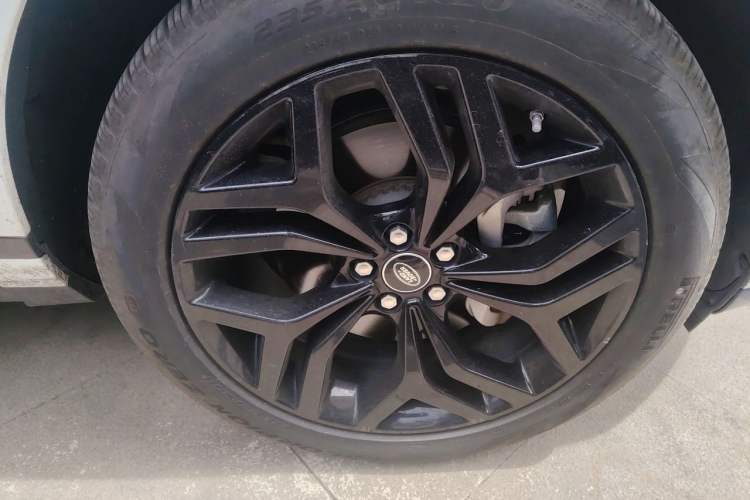 Used Land Rover Range Evoque 2020 249 PS R-DYNAMIC S Sport Edition Right Front Wheel Hub