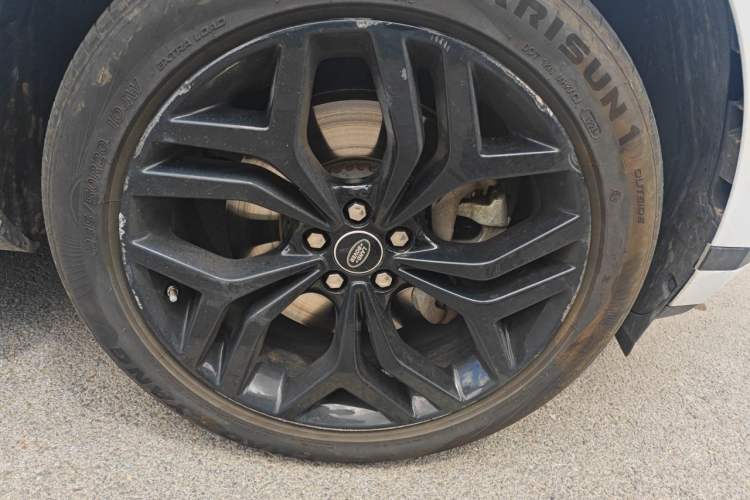 Used Land Rover Range Evoque 2020 249 PS R-DYNAMIC S Sport Edition Right Front Wheel Hub