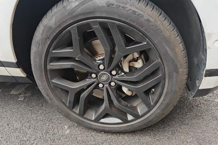 Used Land Rover Range Evoque 2020 249 PS R-DYNAMIC S First-Edition Sport Custom Edition Right Front Wheel Hub