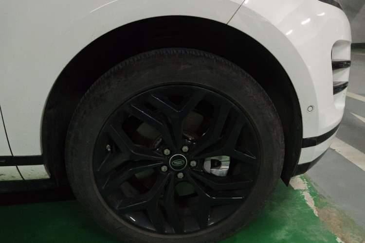 Used Land Rover Range Evoque 2020 249 PS R-DYNAMIC S Black Edition Sport Version Right Front Wheel Hub