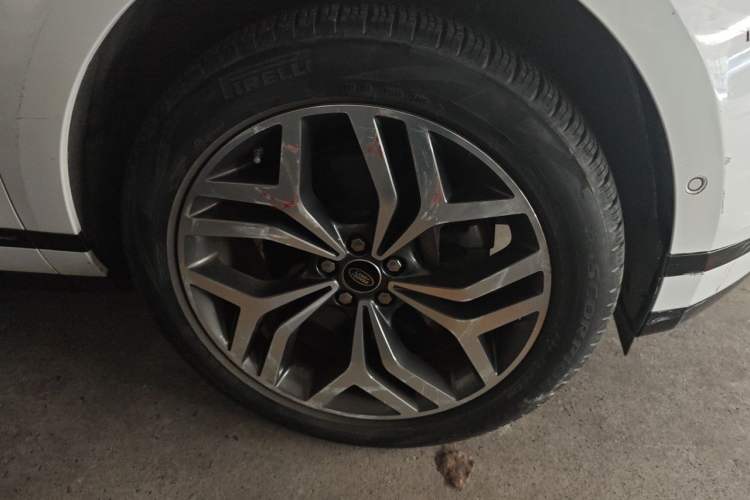 Used Land Rover Range Evoque 2020 249 PS R-DYNAMIC SE Sport Technology Edition Right Front Wheel Hub