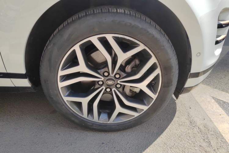 Used Land Rover Range Evoque 2020 249 PS R-DYNAMIC S Sport Edition Right Front Wheel Hub