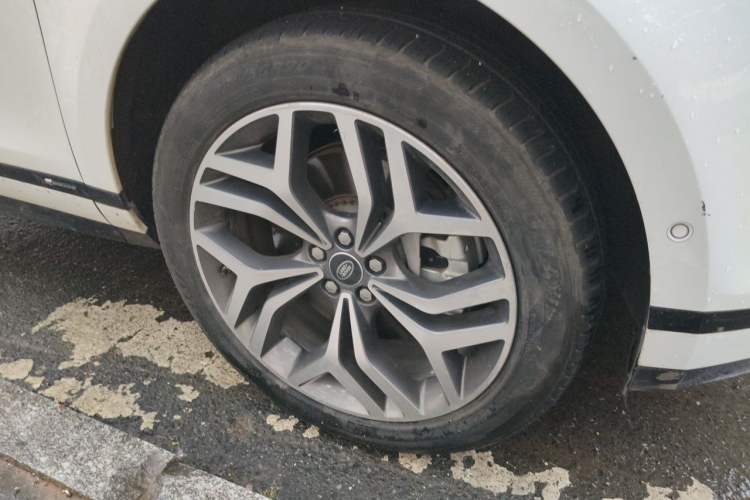 Used Land Rover Range Evoque 2020 249 PS R-DYNAMIC S Sport Edition Right Front Wheel Hub