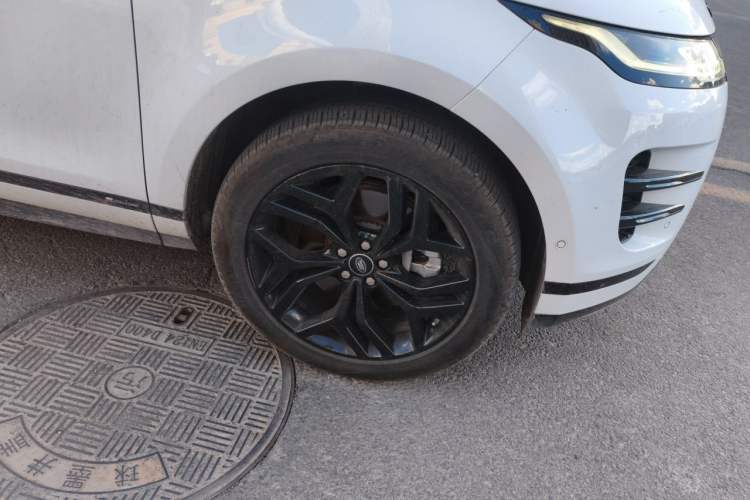Used Land Rover Range Evoque 2020 249 PS R-DYNAMIC S Black Edition Sport Version Right Front Wheel Hub