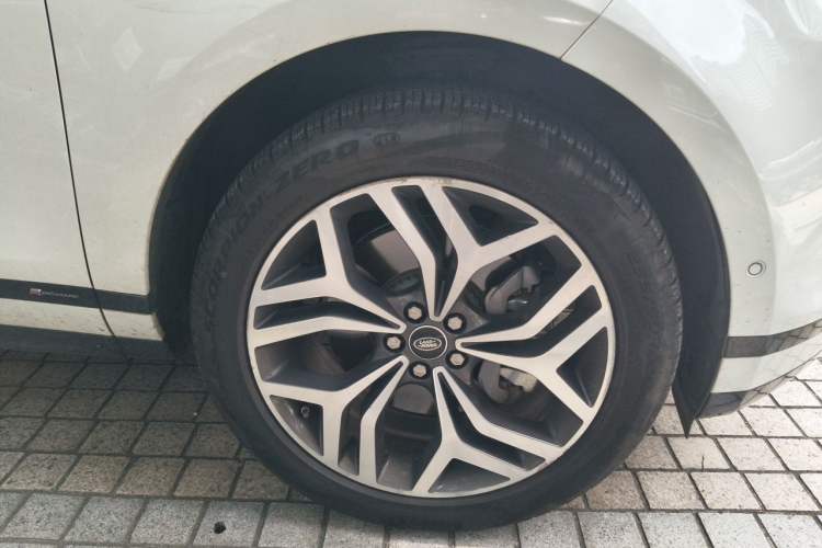 Used Land Rover Range Evoque 2020 249 PS R-DYNAMIC SE Sport Technology Edition Right Front Wheel Hub