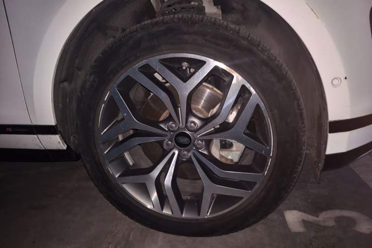 Used Land Rover Range Evoque 2020 249 PS R-DYNAMIC SE Sport Technology Edition Right Front Wheel Hub