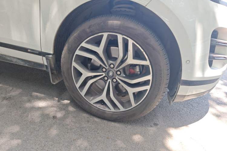 Used Land Rover Range Evoque 2020 249 PS R-DYNAMIC SE Sport Technology Edition Right Front Wheel Hub