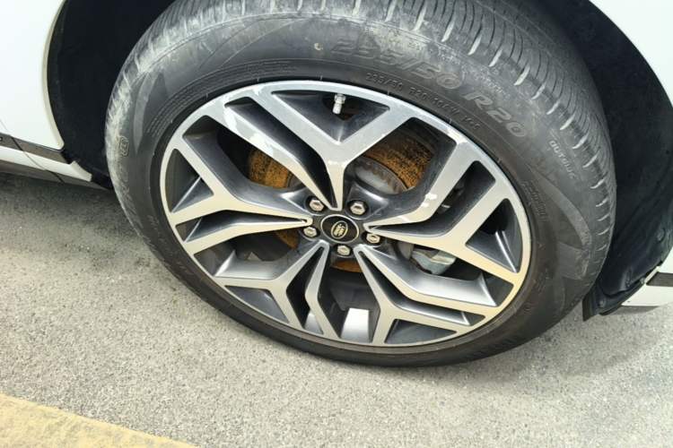 Used Land Rover Range Evoque 2020 249 PS R-DYNAMIC S Sport Edition Right Front Wheel Hub