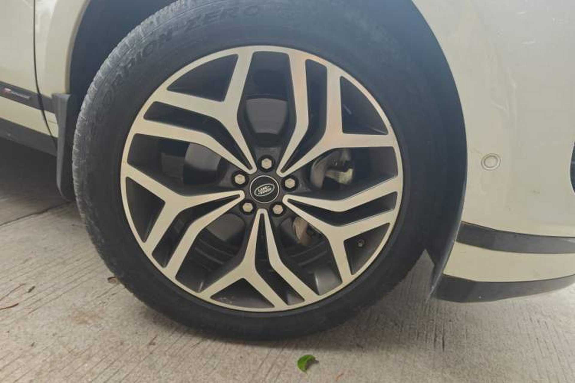 Used Land Rover Range Evoque 2020 249 PS R-DYNAMIC S Sport Edition Right Front Wheel Hub