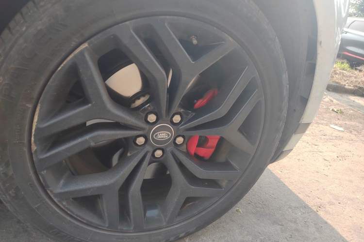 Used Land Rover Range Evoque 2020 249 PS R-DYNAMIC S Black Edition Sport Version Right Front Wheel Hub