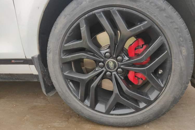 Used Land Rover Range Evoque 2020 249 PS R-DYNAMIC S Blackened Sport Technology Edition Right Front Wheel Hub