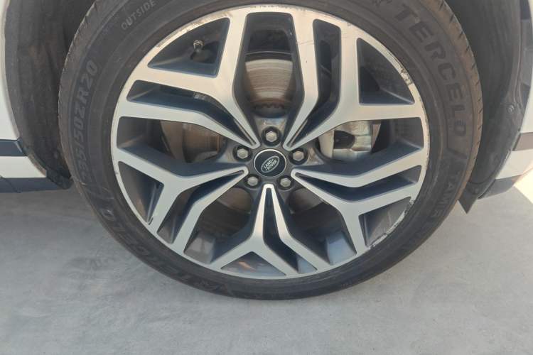 Used Land Rover Range Evoque 2020 249 PS R-DYNAMIC SE Sport Technology Edition Right Front Wheel Hub