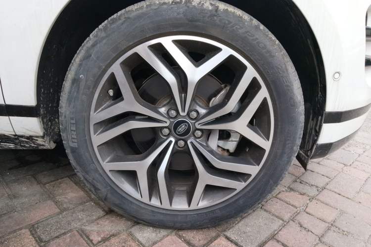 Used Land Rover Range Evoque 2020 249 PS R-DYNAMIC SE Sport Technology Edition Right Front Wheel Hub