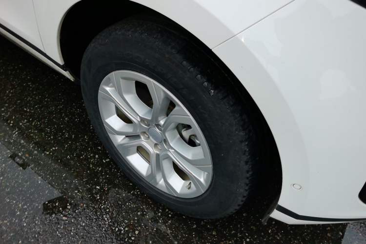 Used Land Rover Range Evoque 2020 249 PS Youth Edition Right Front Wheel Hub